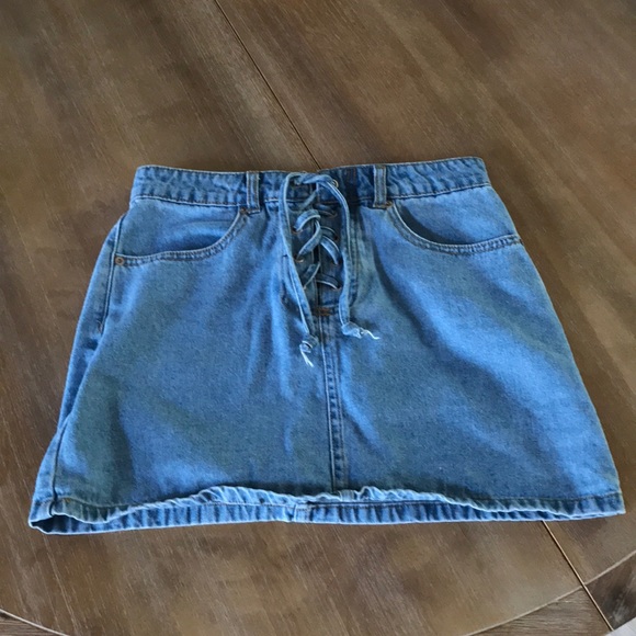 Forever 21 Dresses & Skirts - Forever 21 high waisted denim skirt